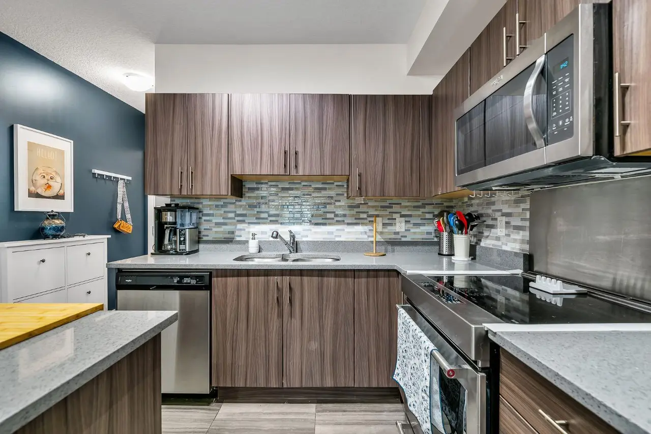 3305, 215 Legacy Boulevard SE