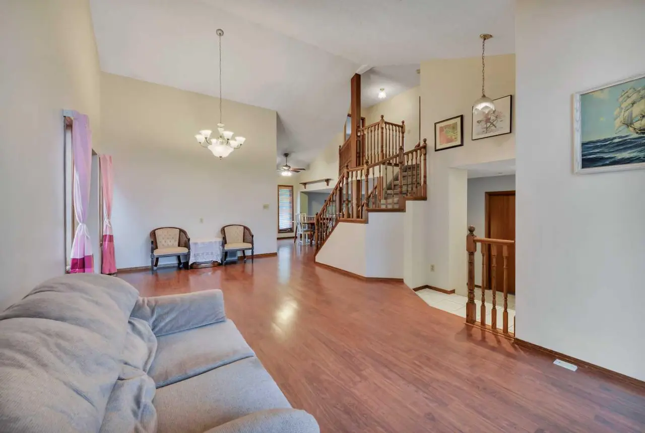 37 Denovan Crescent 