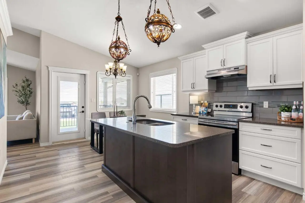 220 Sierra Road SW
