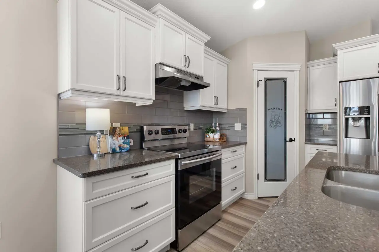 220 Sierra Road SW