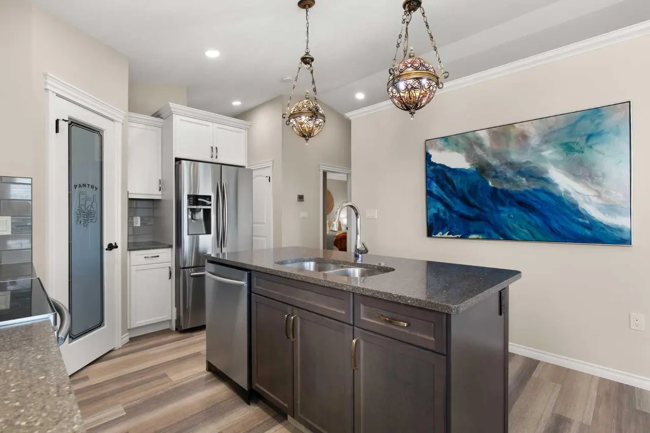 220 Sierra Road SW