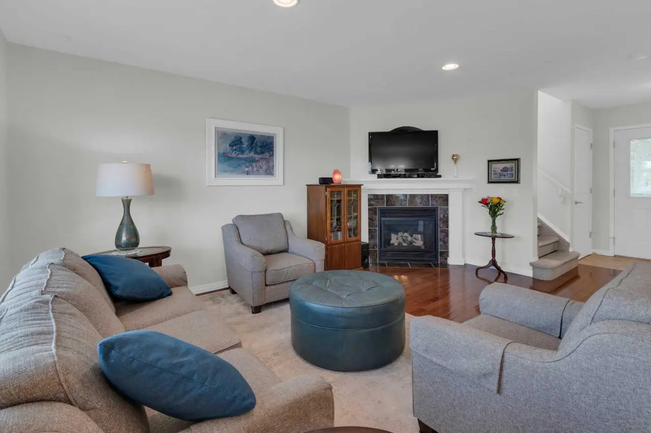 381 Silver Springs Way NW