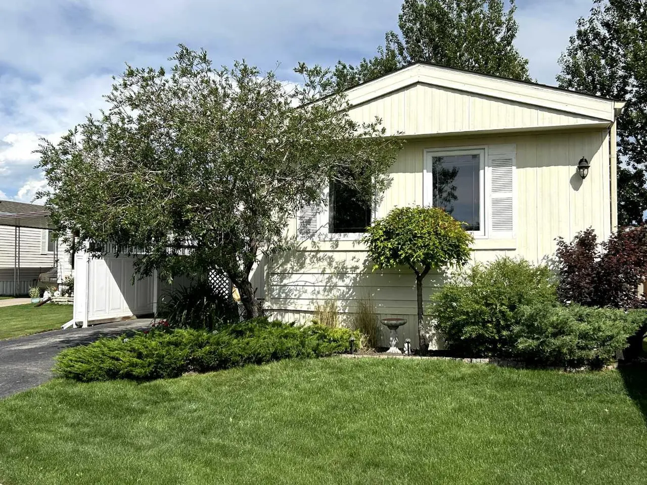 221, 99 Arbour Lake Road NW