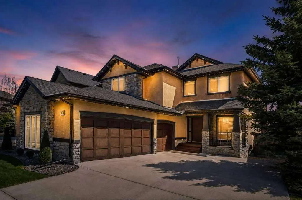 23 Aspen Stone Crescent SW