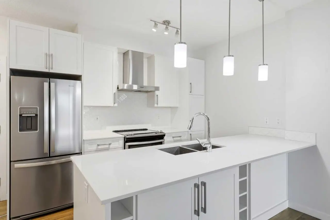 212, 122 Mahogany Centre SE
