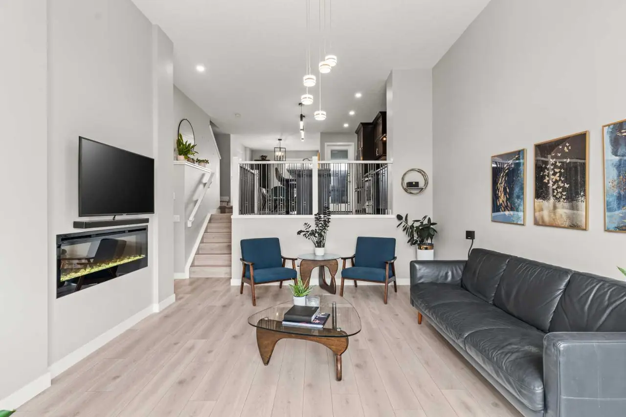 46 Corner Meadows Common NE