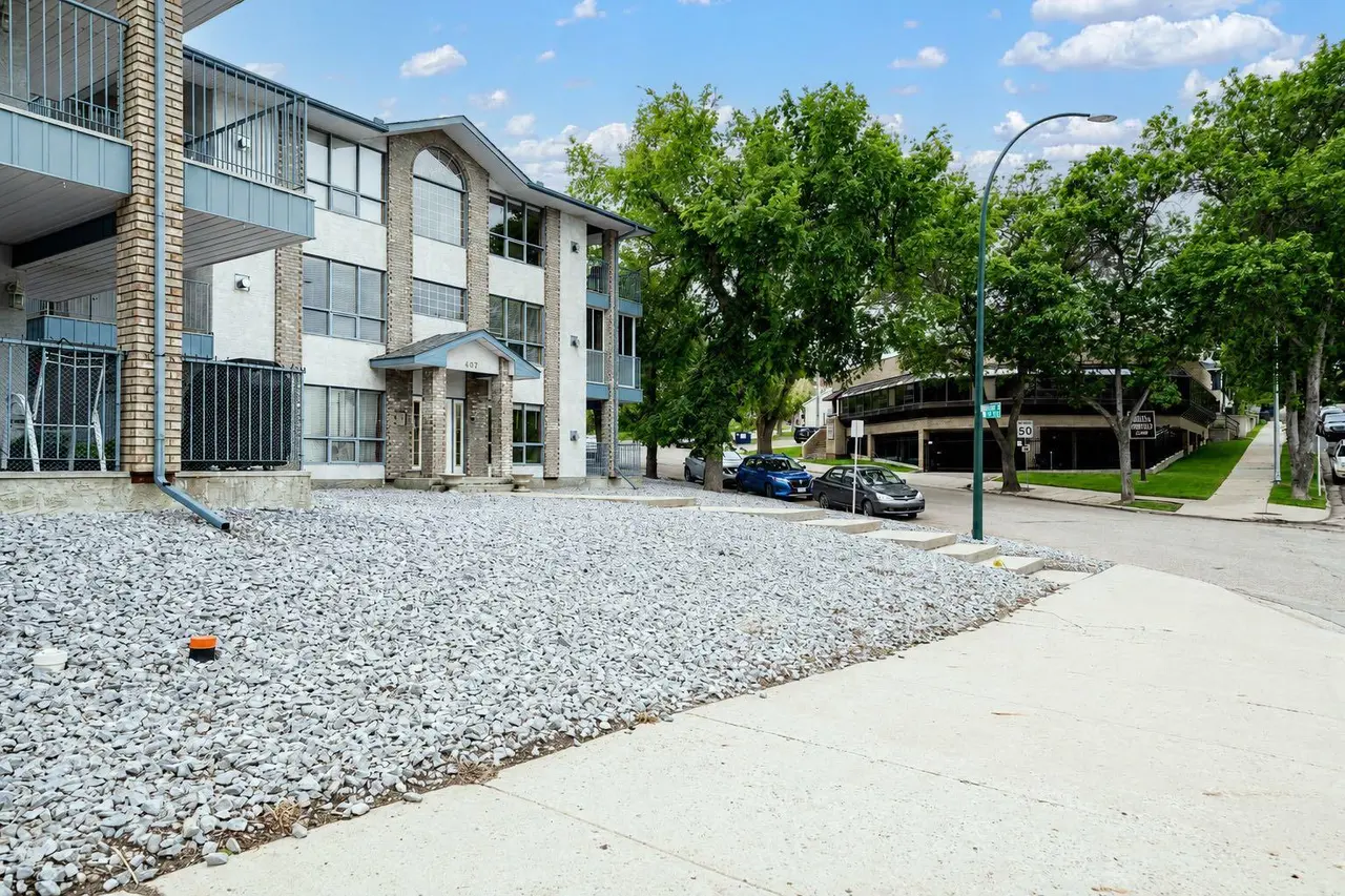 4, 407 Macleod Trail SE