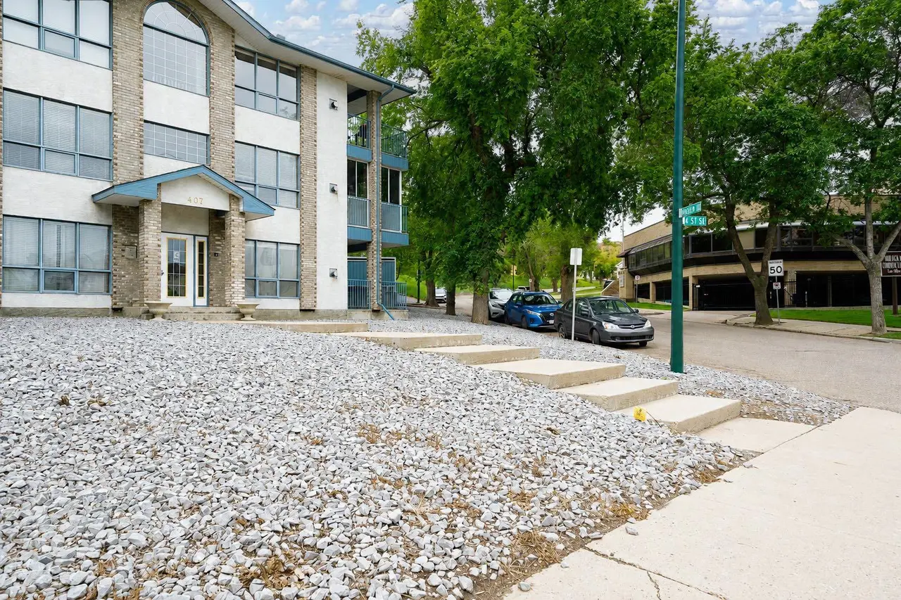 4, 407 Macleod Trail SE