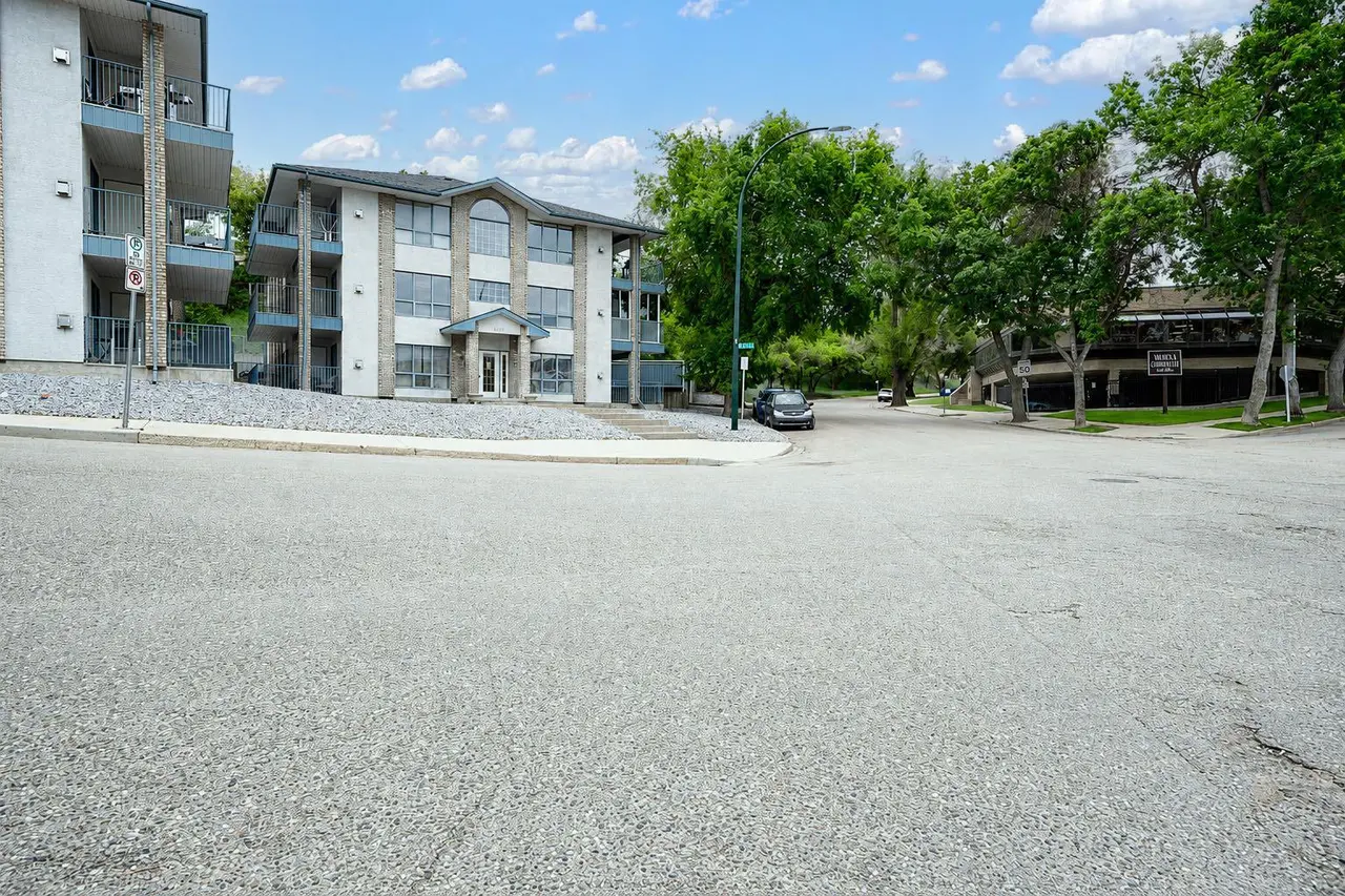 4, 407 Macleod Trail SE