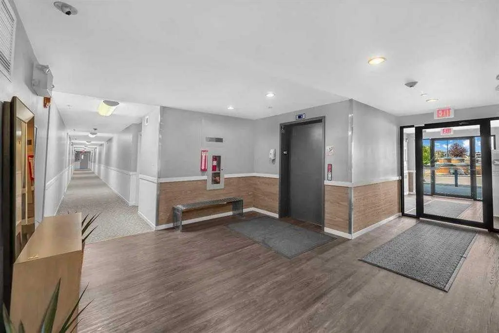 2208, 181 Skyview Ranch Manor NE