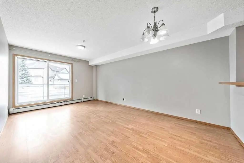 103, 92 Saddletree Court NE