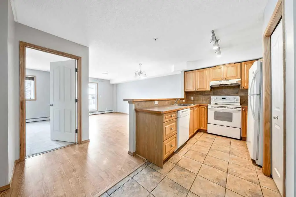 103, 92 Saddletree Court NE