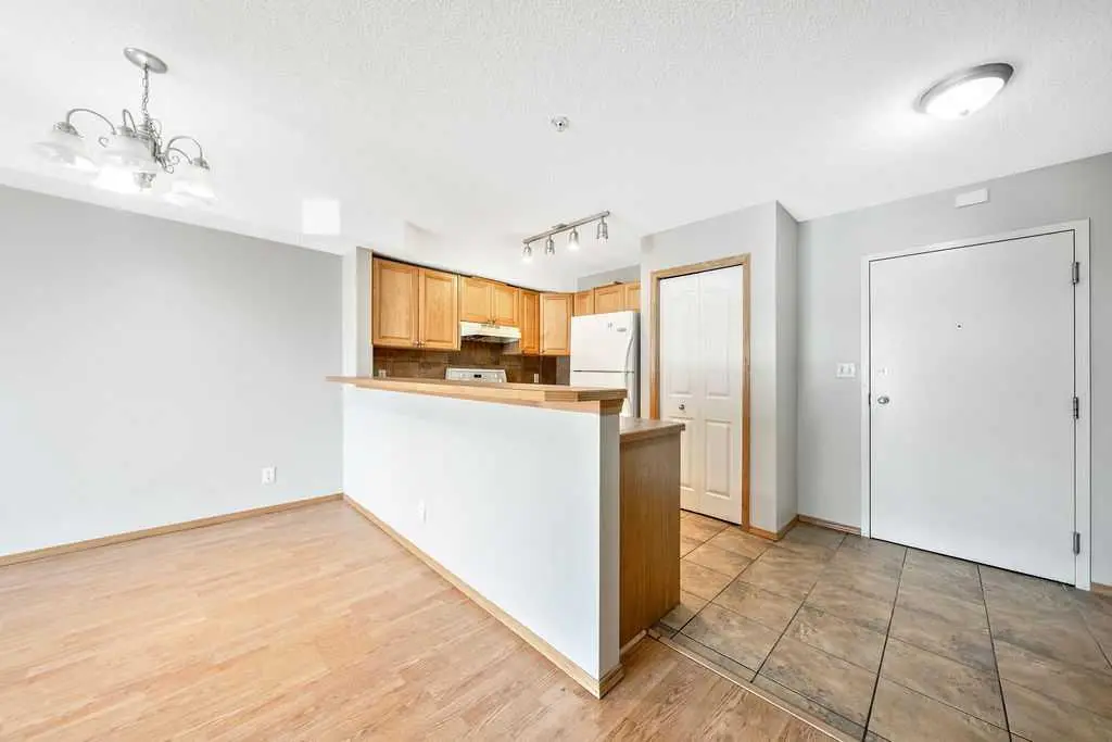 103, 92 Saddletree Court NE