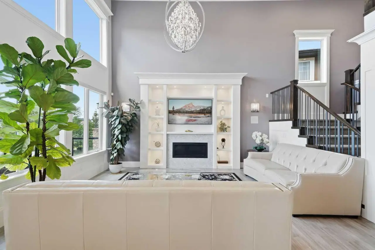 160 Kinniburgh Loop 