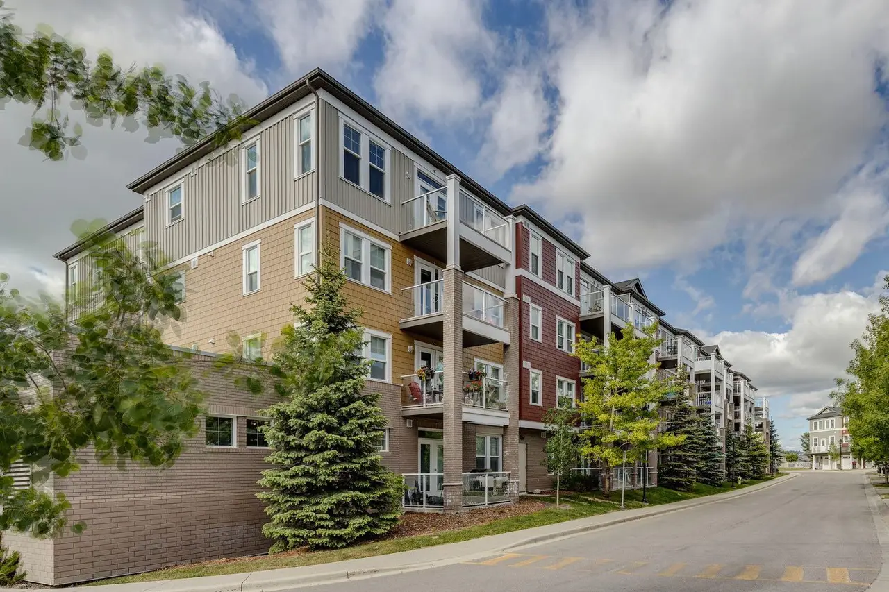 208, 2300 Evanston Square NW