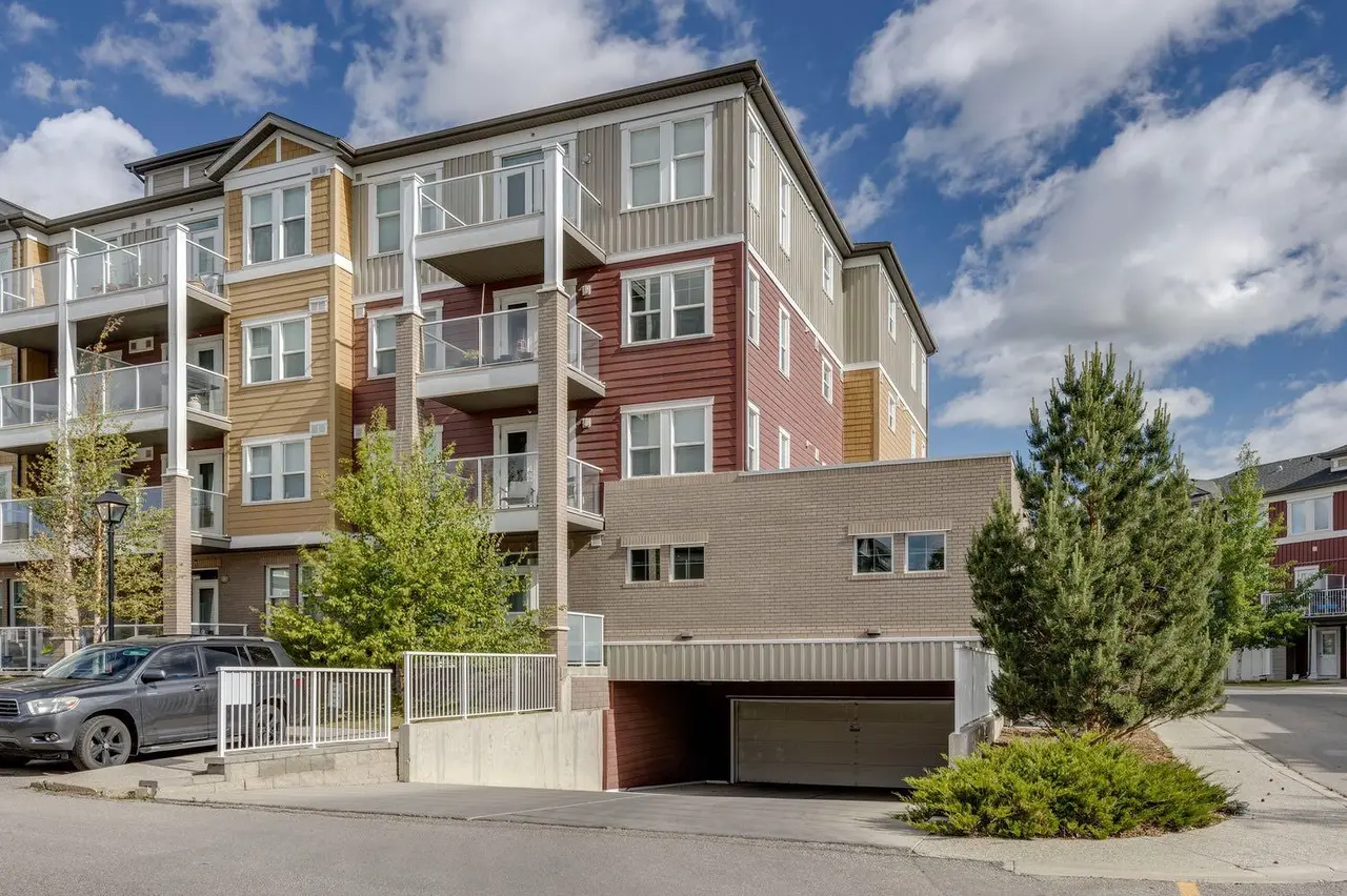 208, 2300 Evanston Square NW