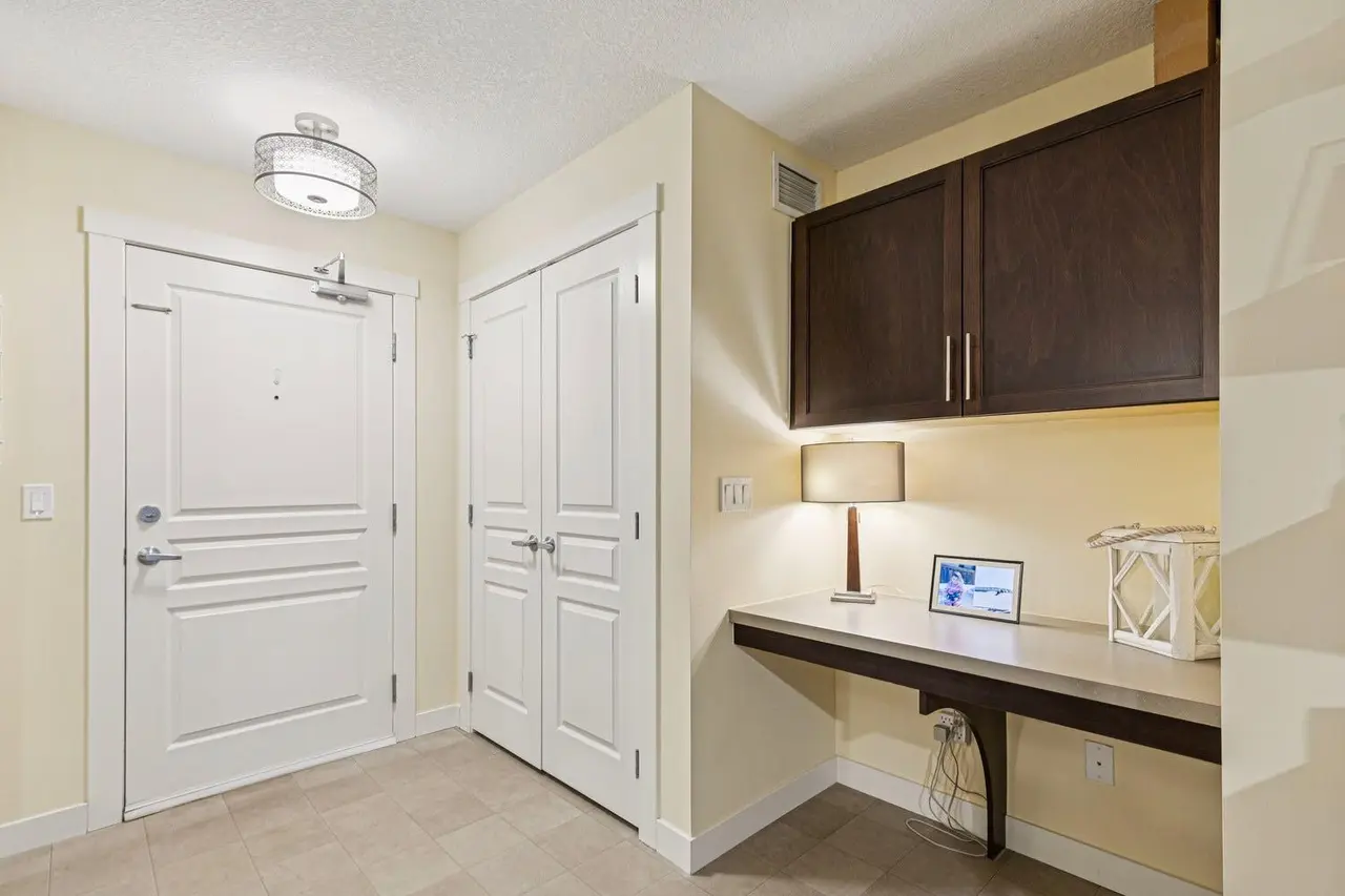 208, 2300 Evanston Square NW