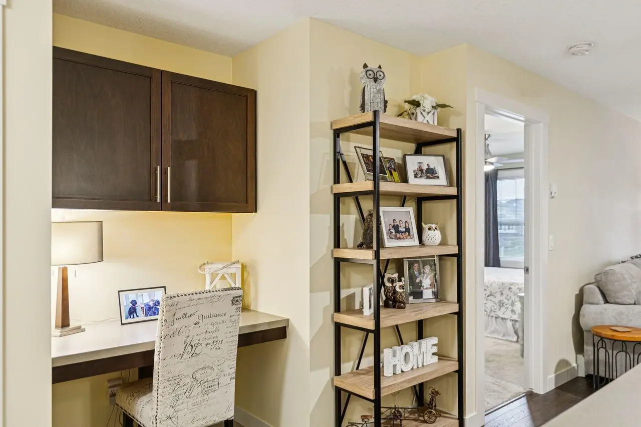208, 2300 Evanston Square NW