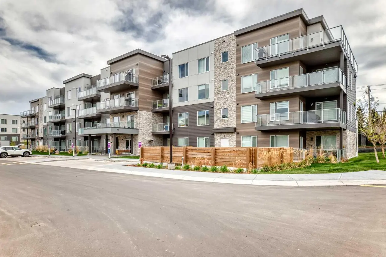 403, 200 Shawnee Square SW