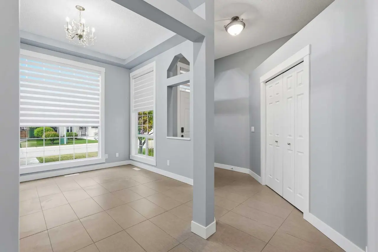 209 Oakmere Close 