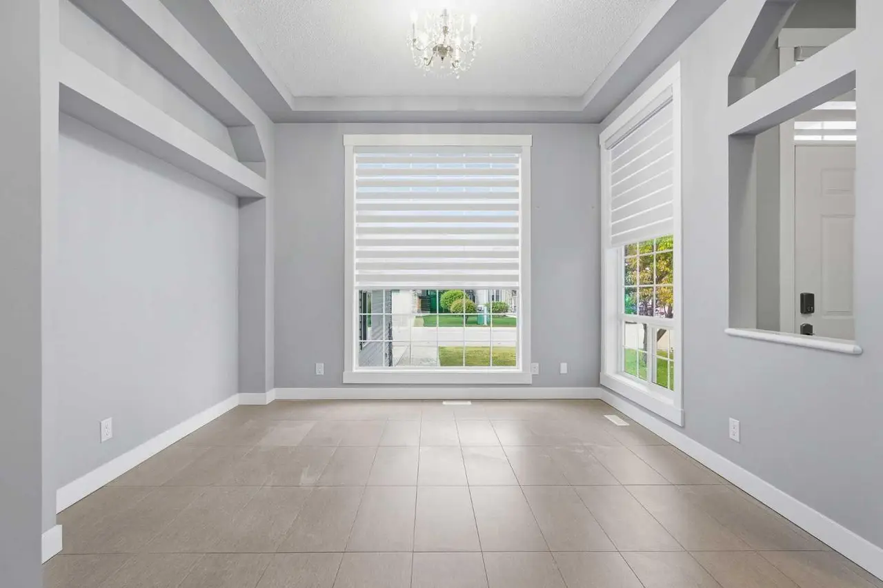 209 Oakmere Close 