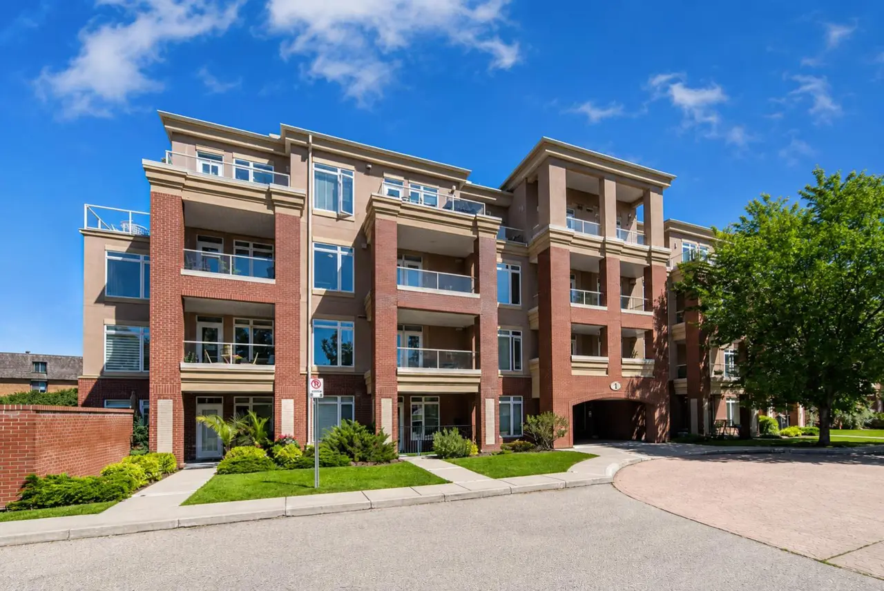 404, 4 Hemlock Crescent SW