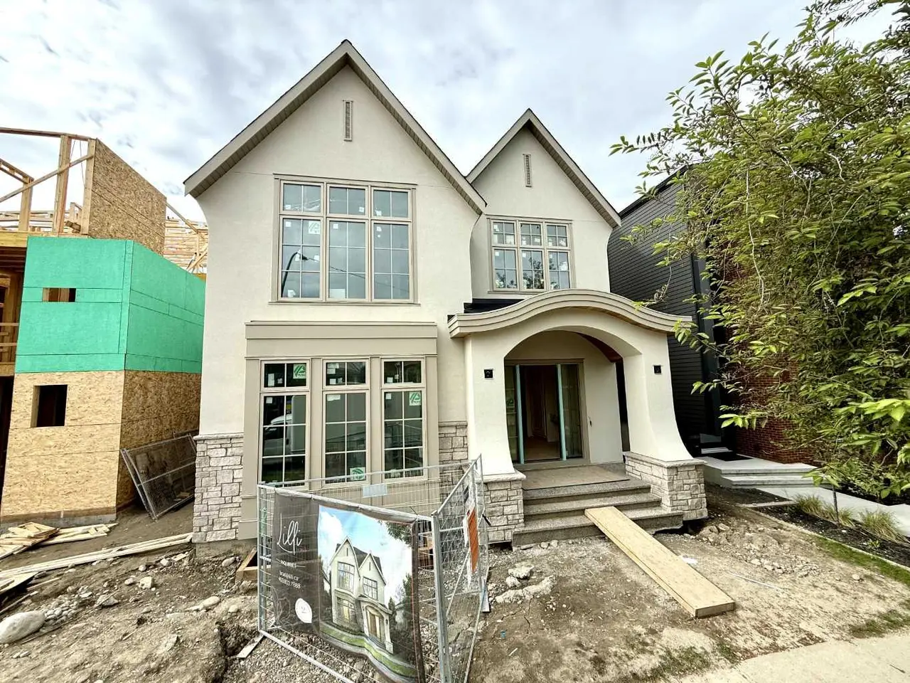 2125 Bowness Road NW