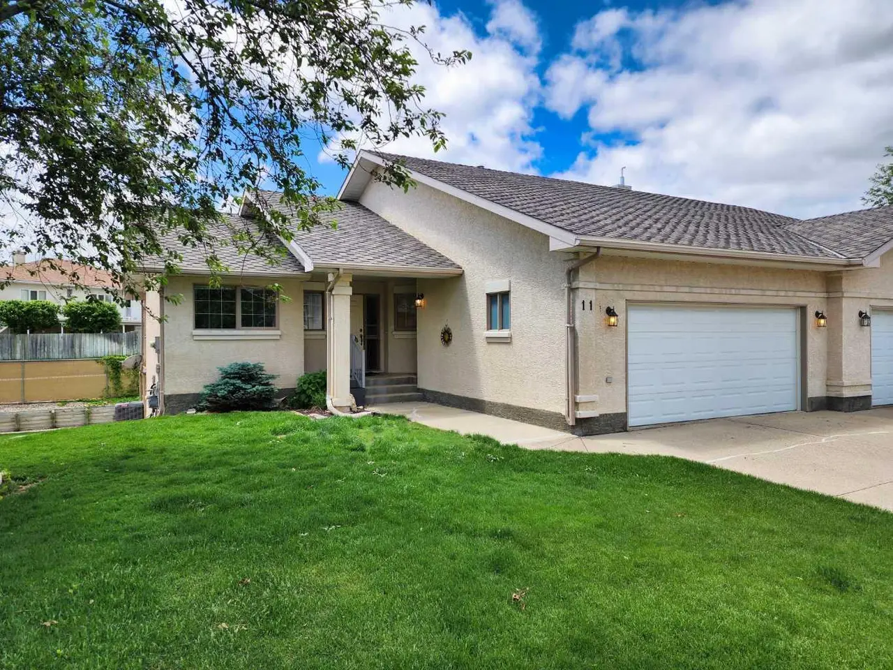 11, 240 Heritage Boulevard W