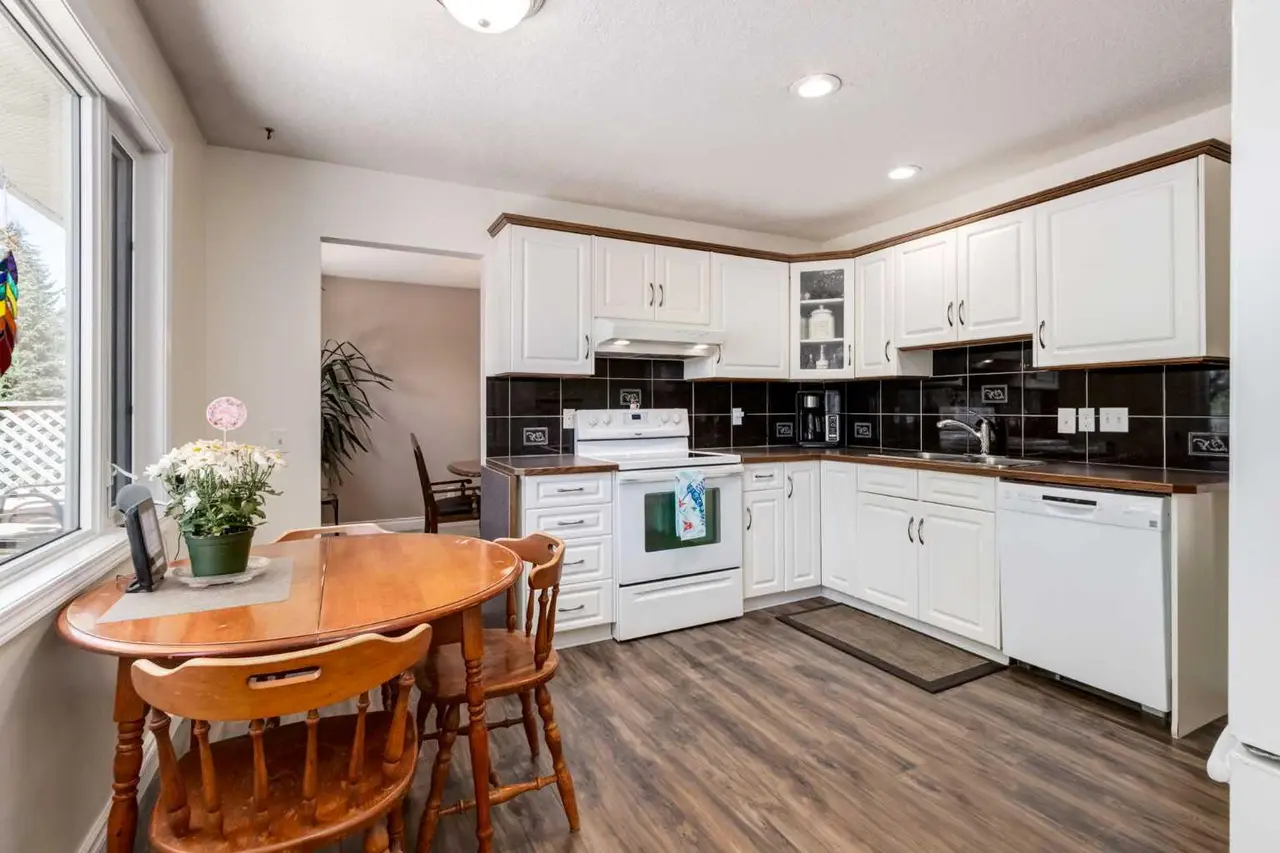 216 Cannington Place SW