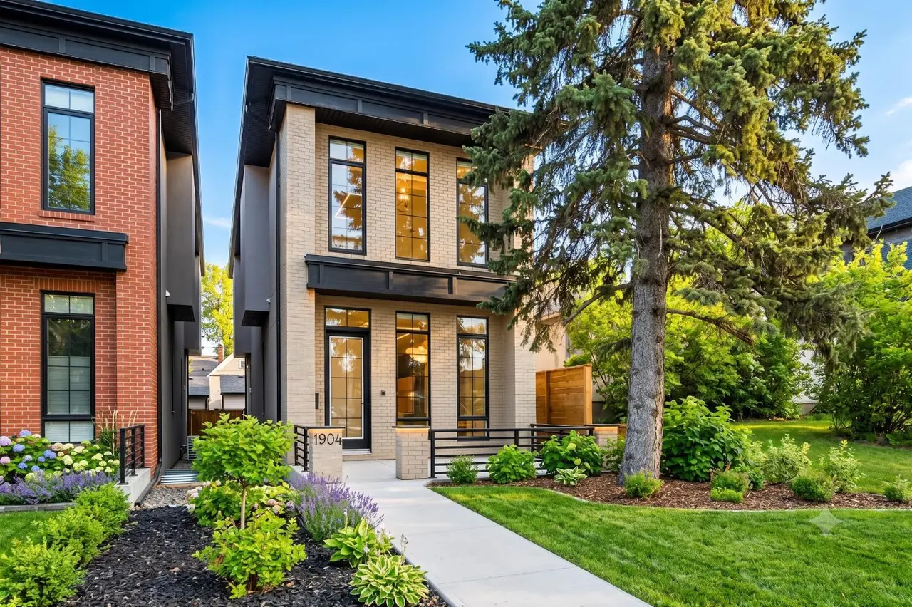 1904 13 Street SW