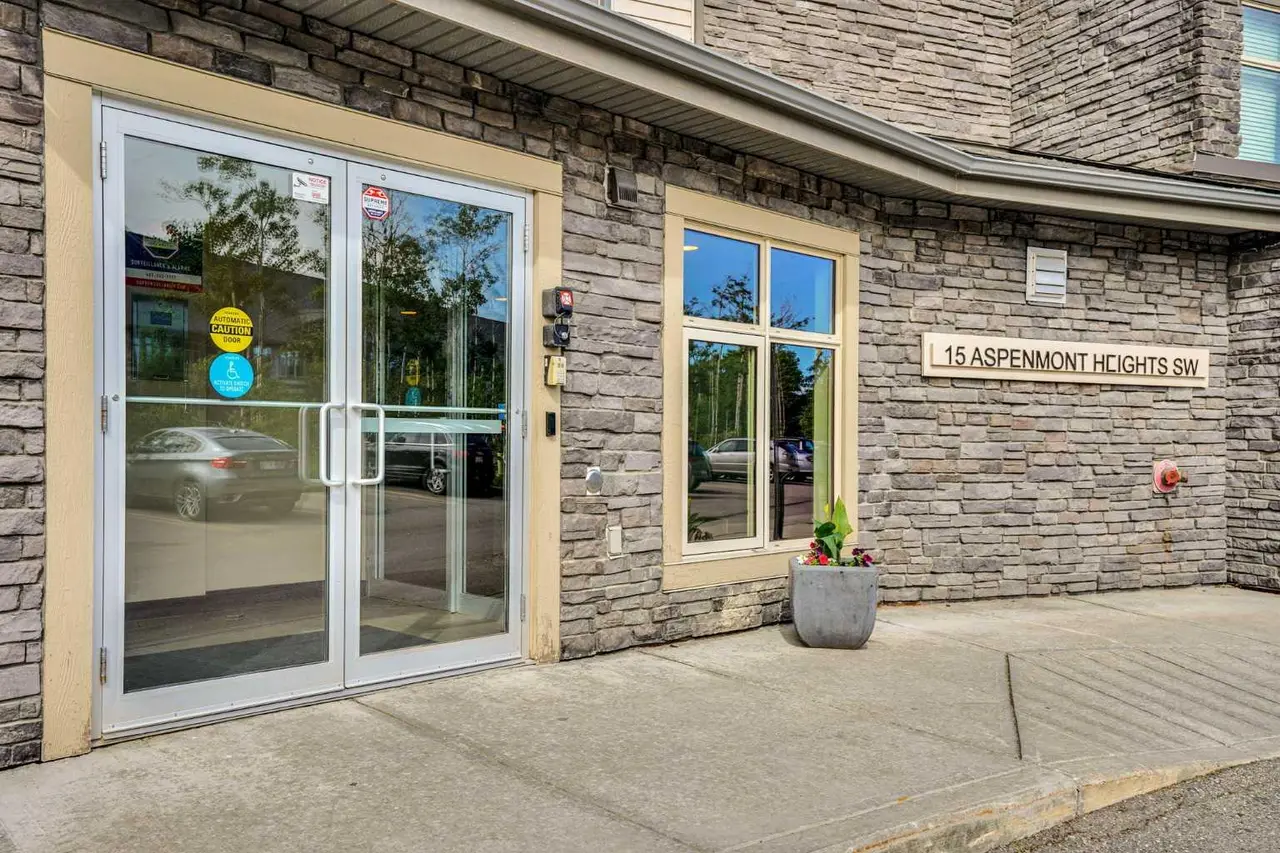 214, 15 Aspenmont Heights SW