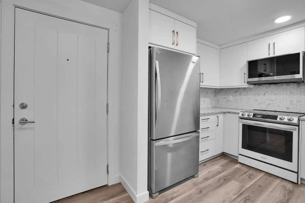 214, 15 Aspenmont Heights SW