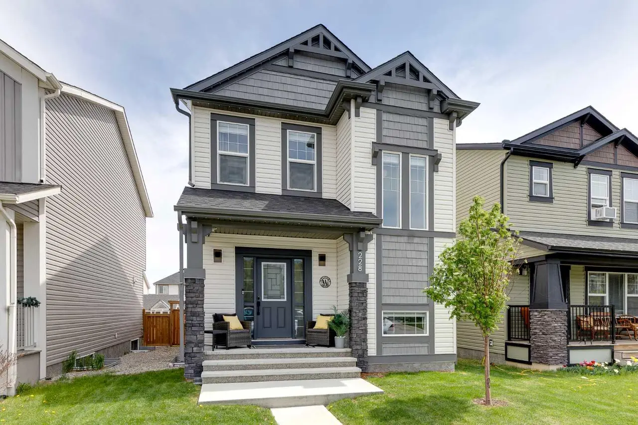 228 Hillcrest Road SW