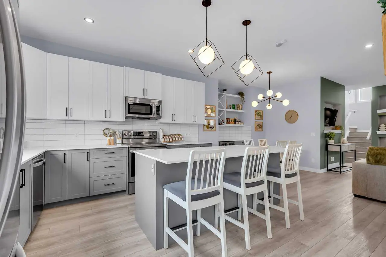 228 Hillcrest Road SW