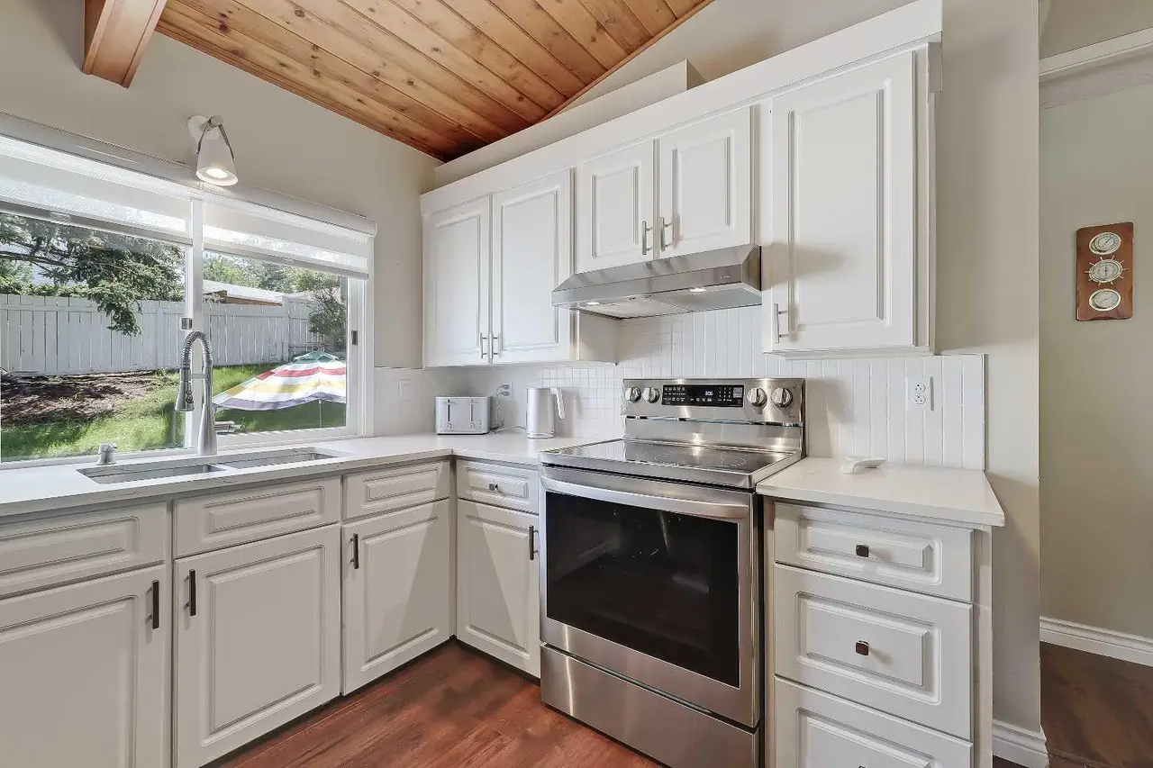 185 Springwood Drive SW