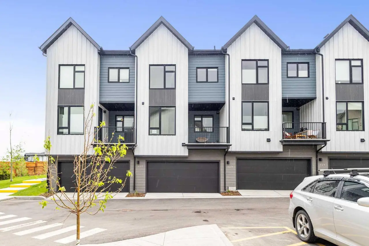 327, 85 sage hill Heights NW