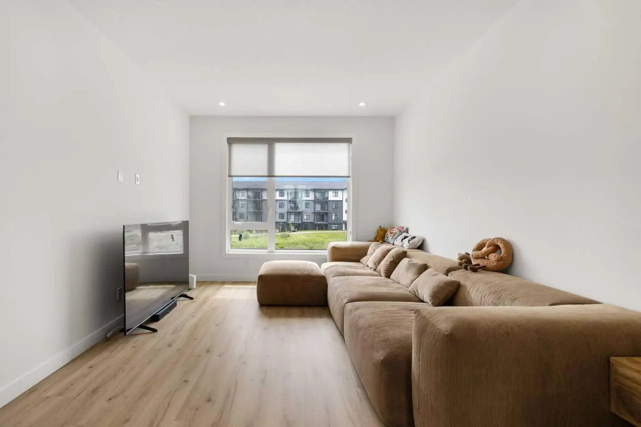 327, 85 sage hill Heights NW