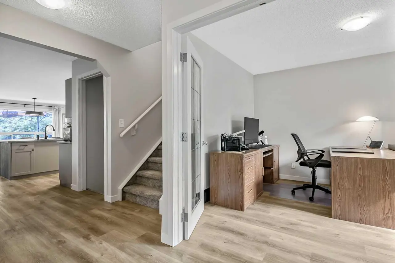 87 ELGIN Drive SE