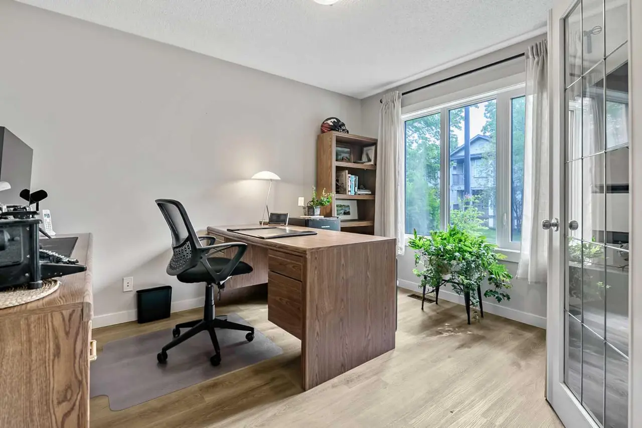 87 ELGIN Drive SE