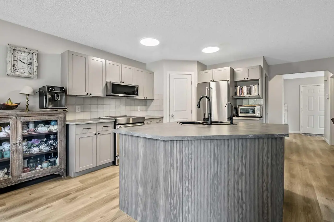 87 ELGIN Drive SE