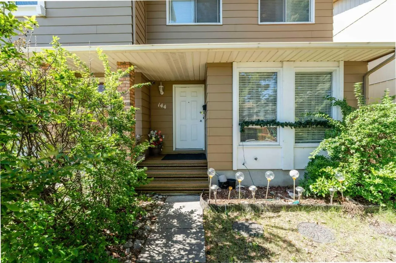 144 Midbend Place SE