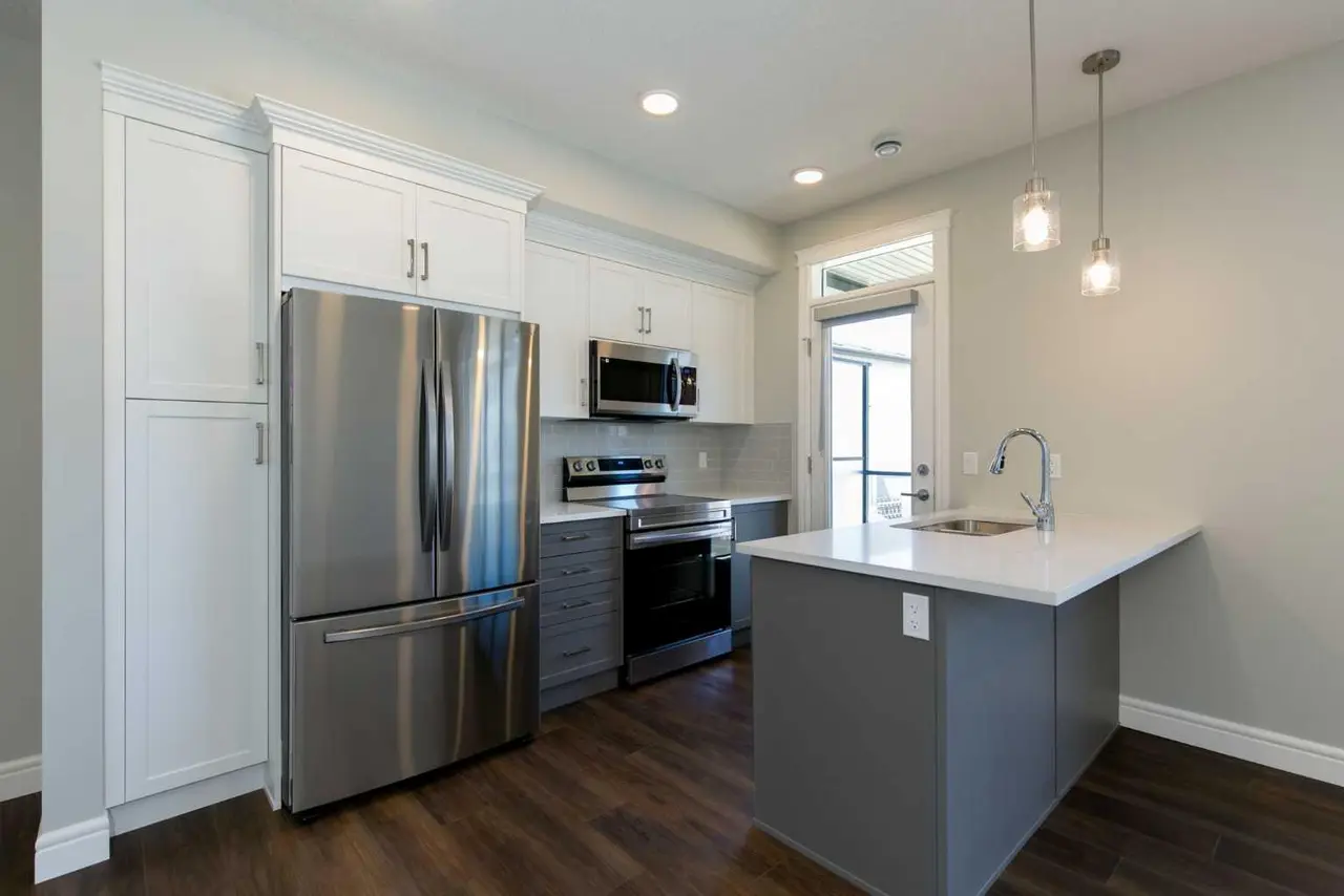 207, 414 Seton Passage SE