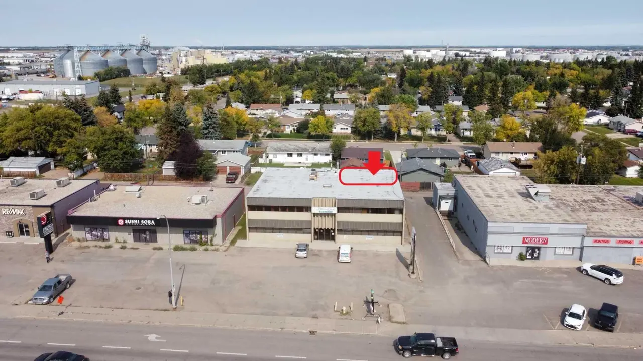 NE Part, Top Floor 5720 44 Street