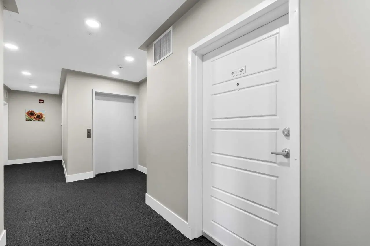 301, 499 Meadow Lake Court 