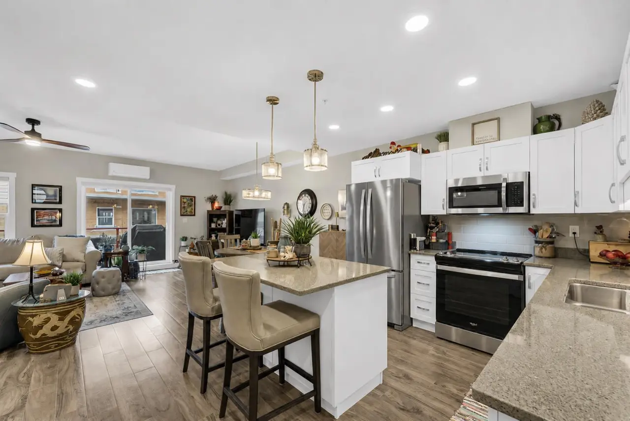 301, 499 Meadow Lake Court 