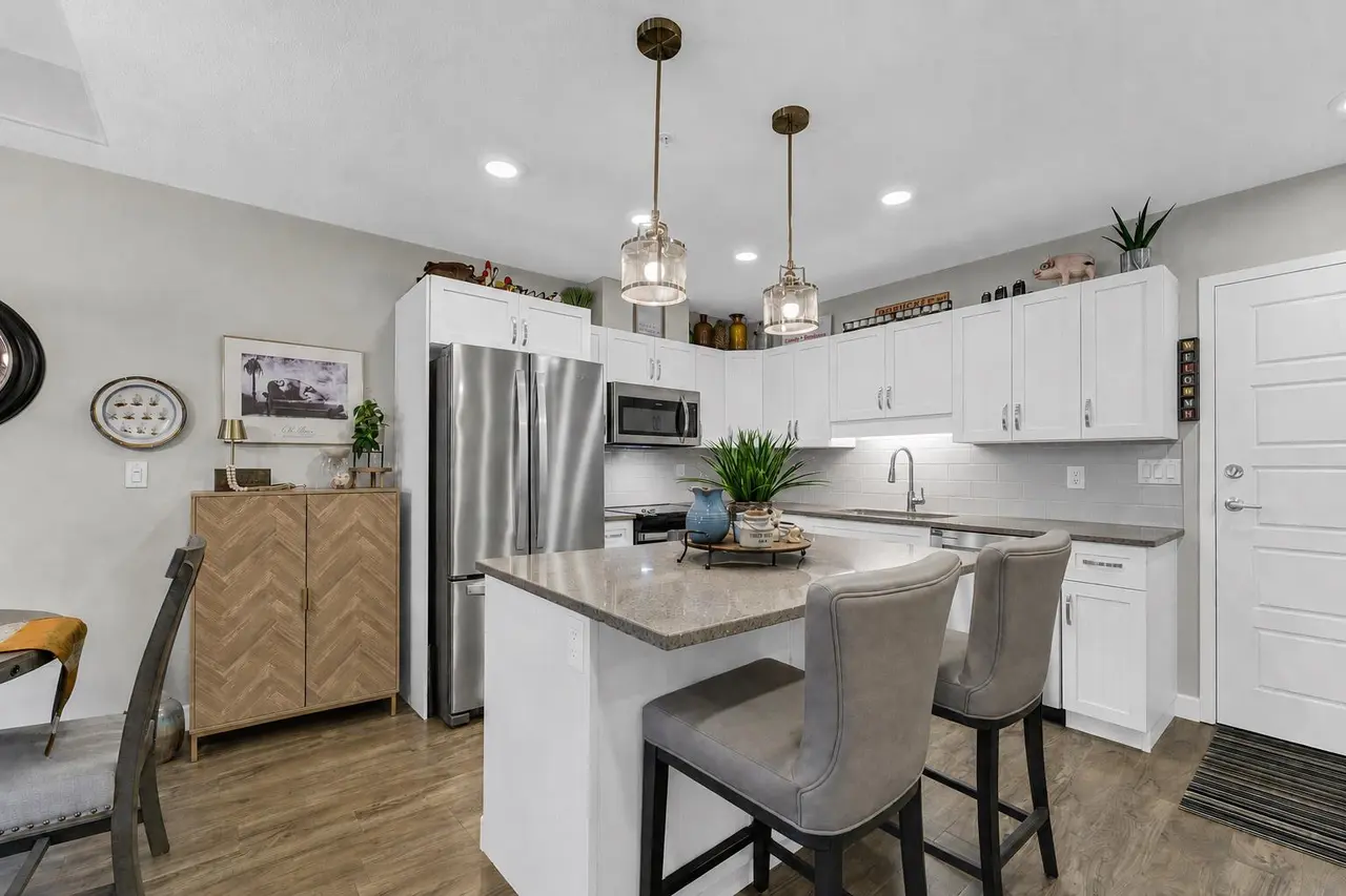 301, 499 Meadow Lake Court 