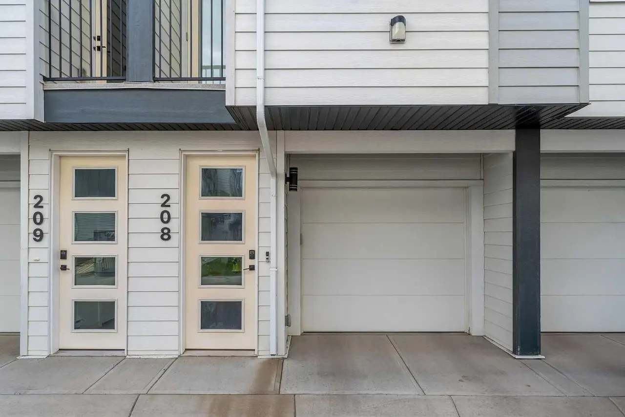 208, 101 Panatella Square NW