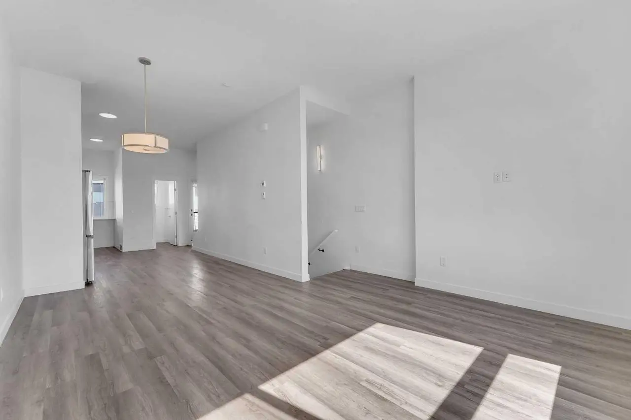 208, 101 Panatella Square NW