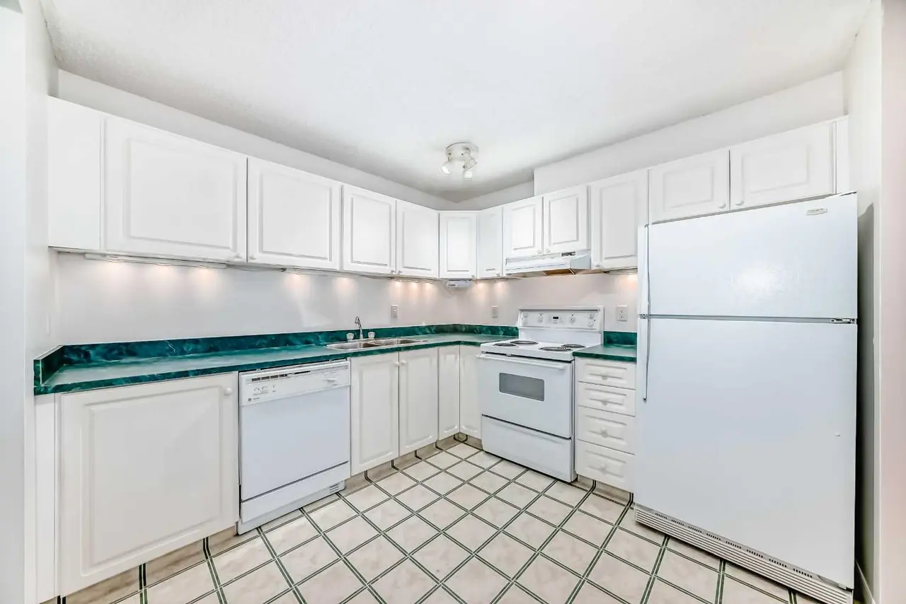 3301, 393 Patterson Hill SW