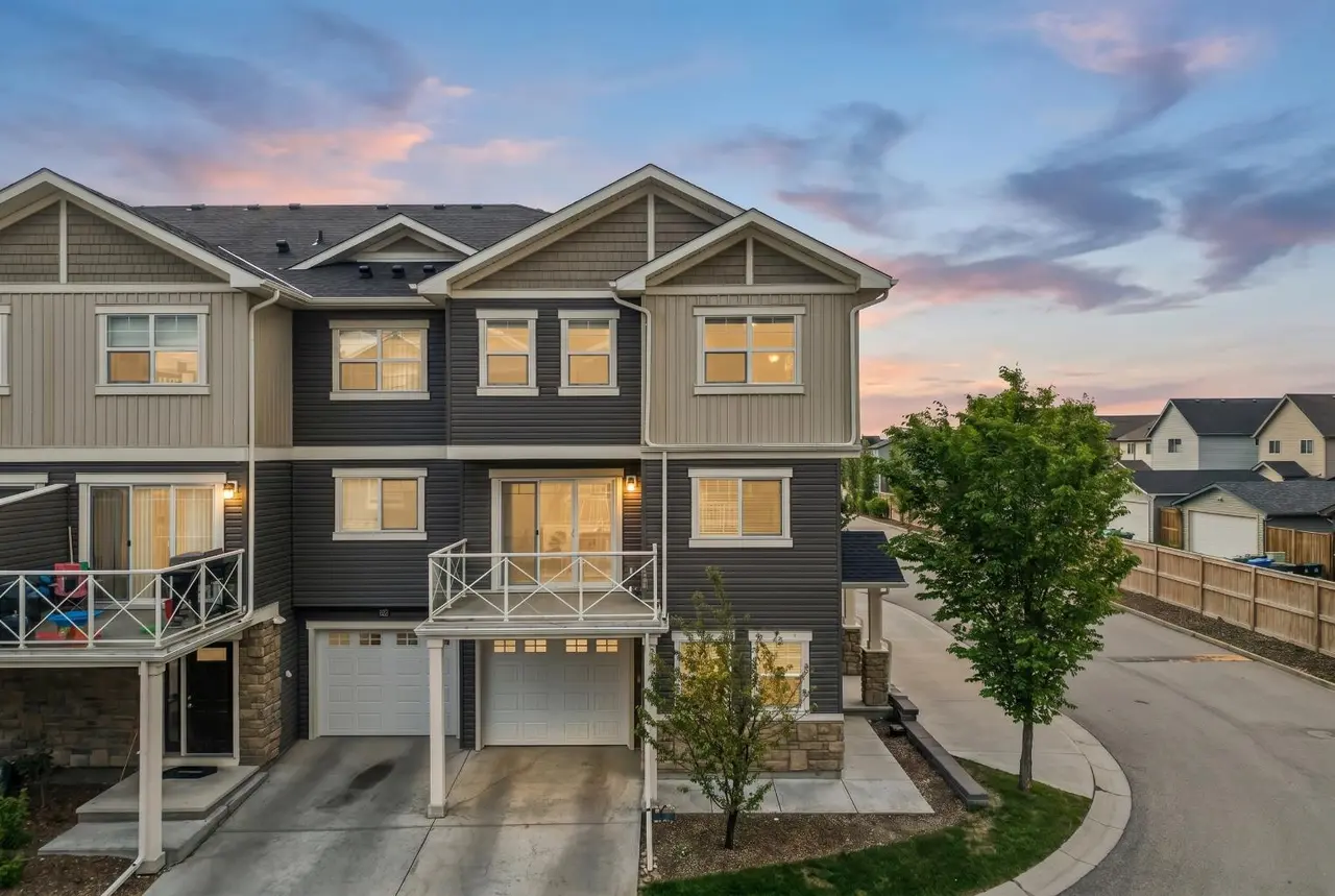 905 Skyview Ranch Grove NE